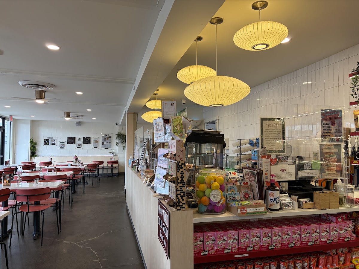 Tân Tân Café & Delicatessen