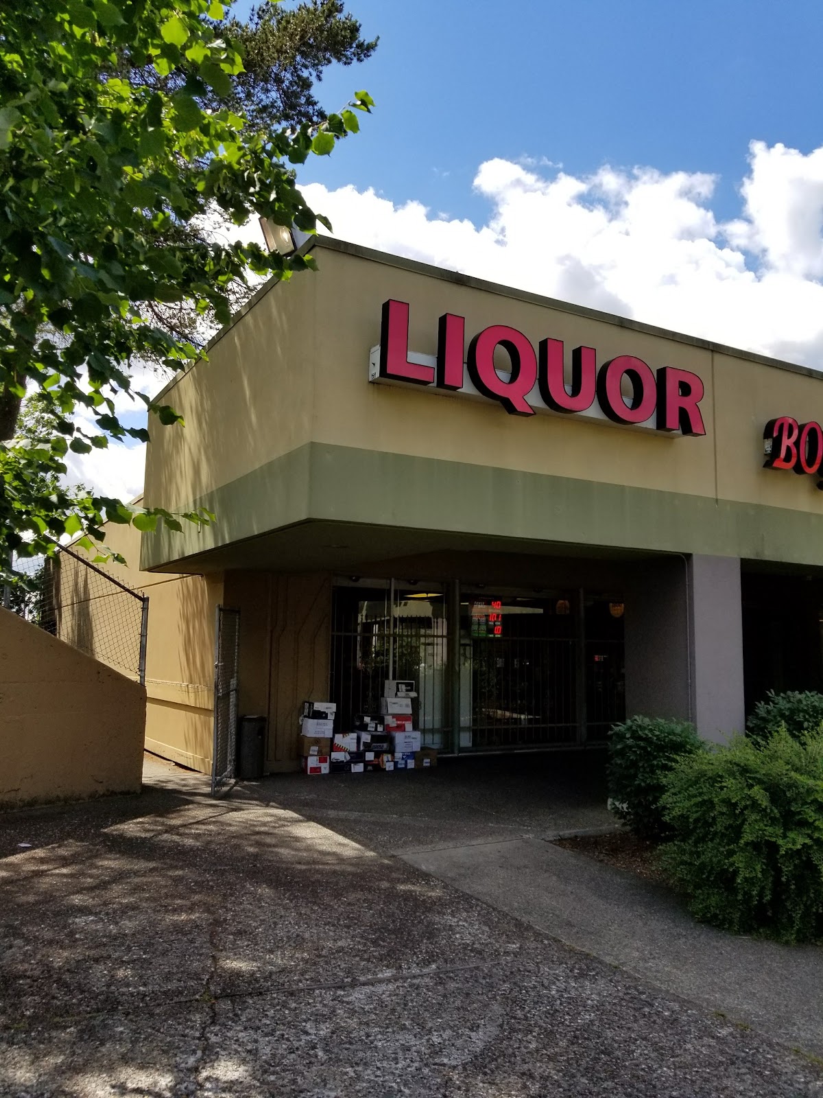 Raleigh Hills Liquor